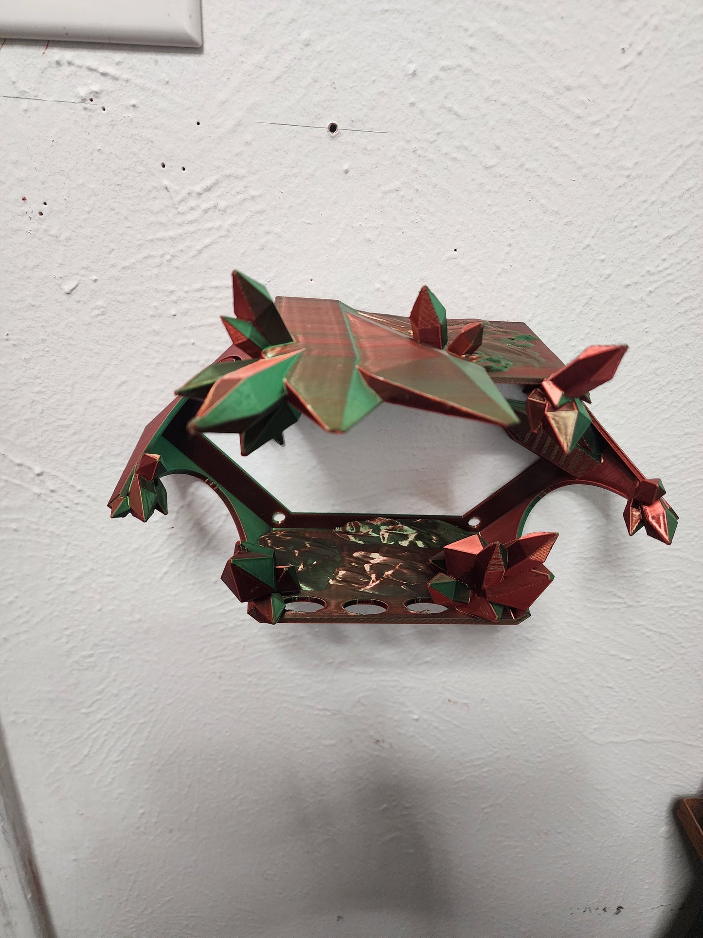 3D printed articulated Ginger Bread dragon with custom wall mount