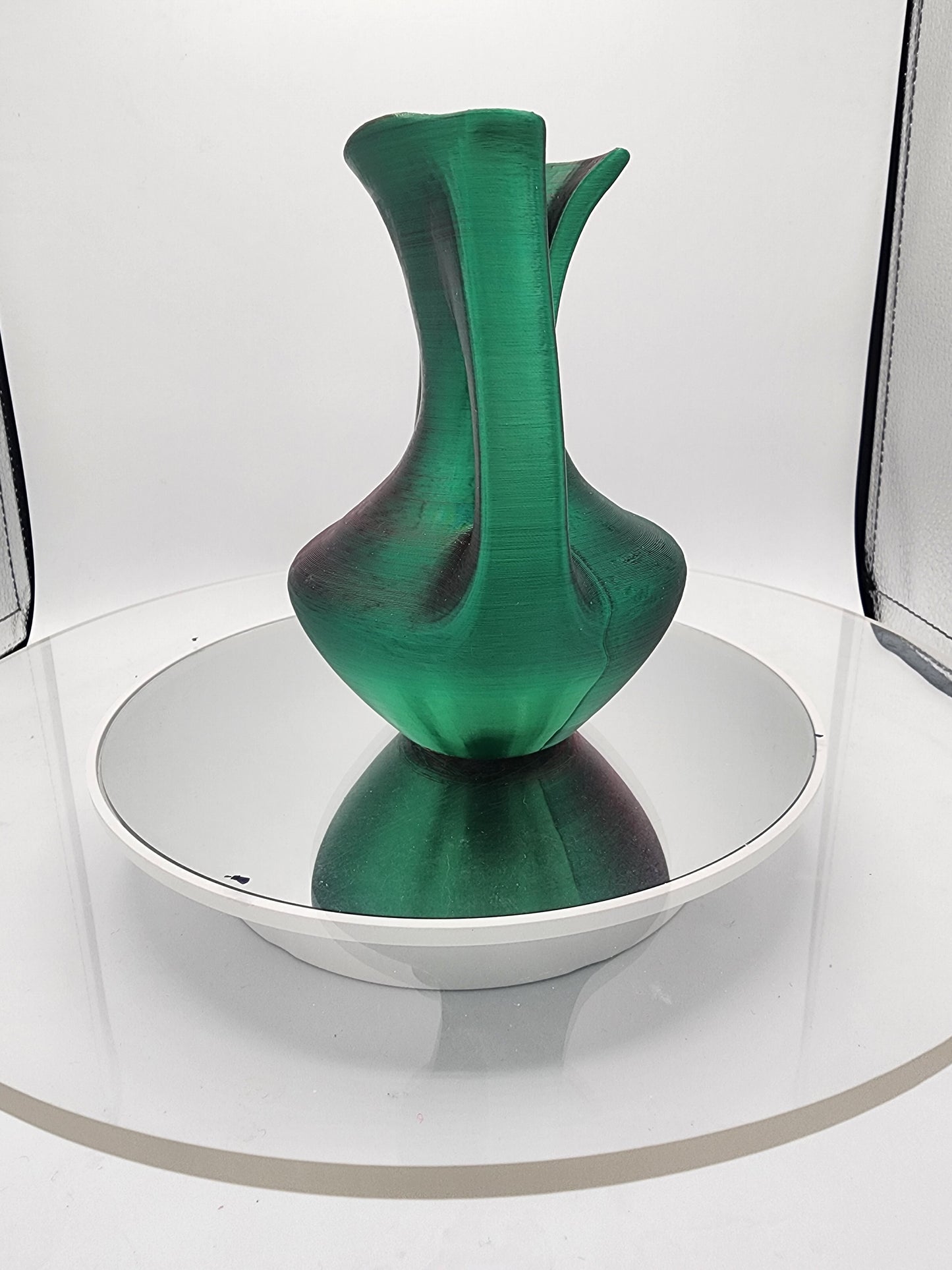 3D printed ODD looking decorative color-changing Vase.