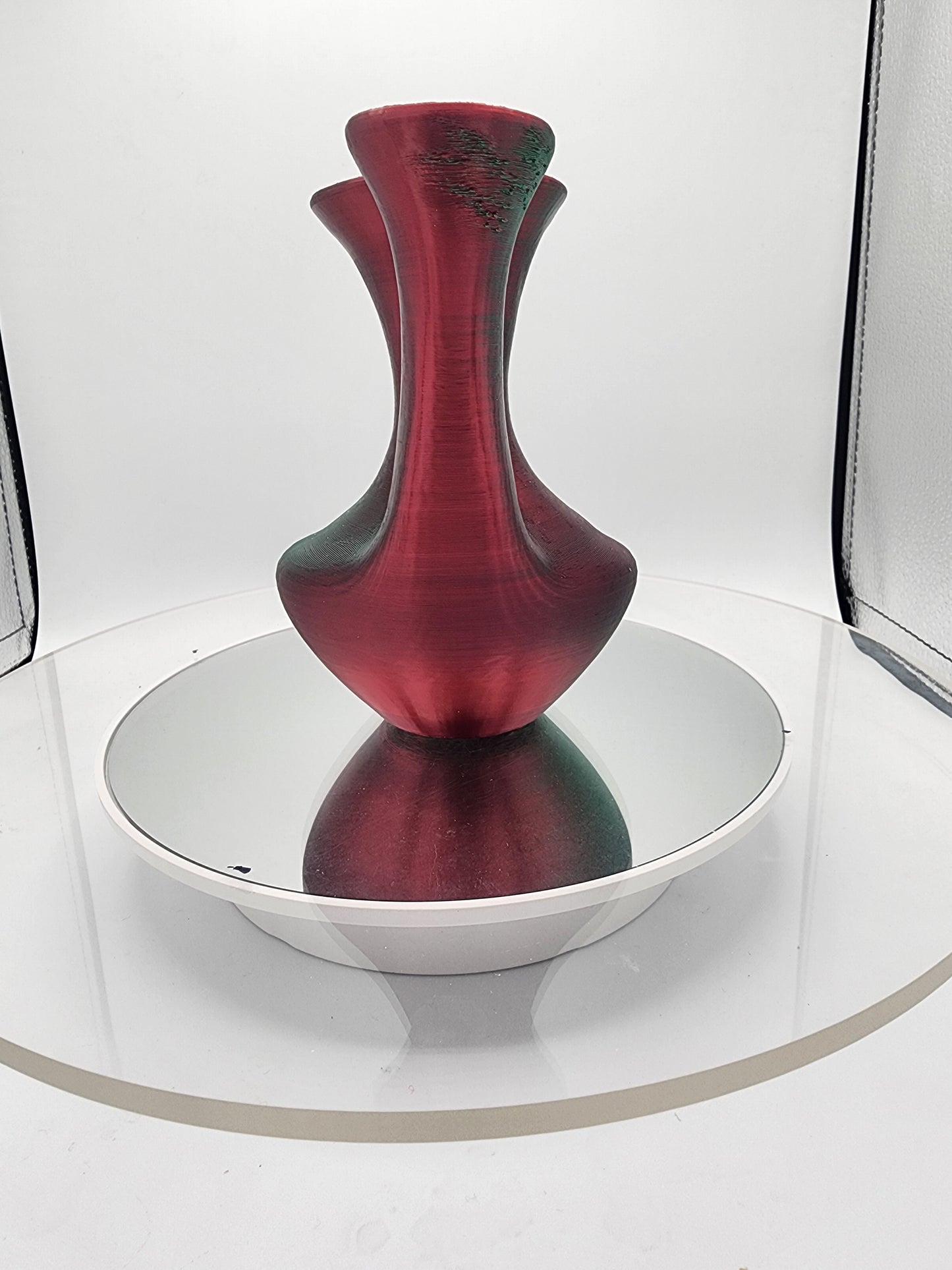 3D printed ODD looking decorative color-changing Vase.
