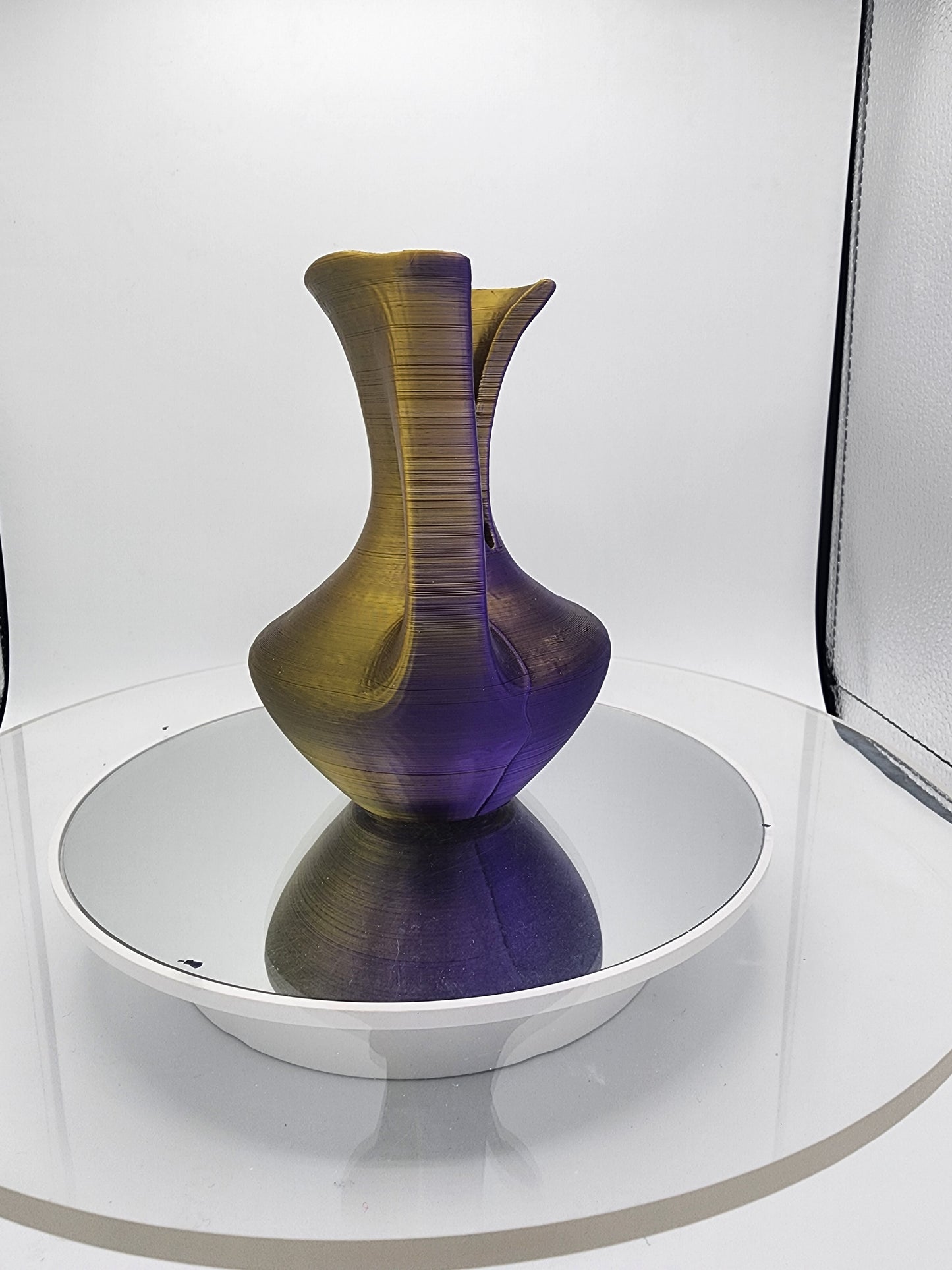 3D printed ODD looking decorative color-changing Vase.