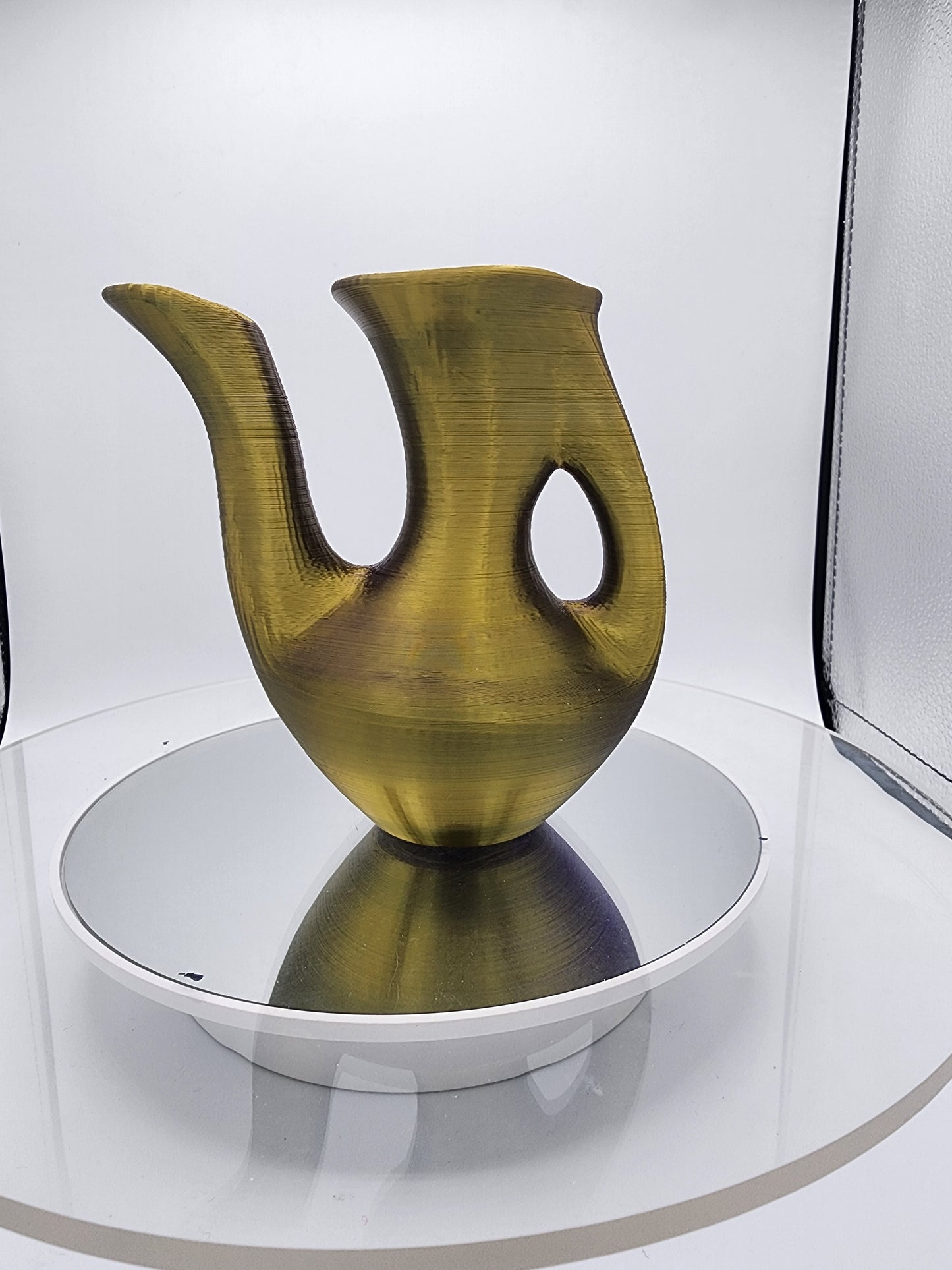 3D printed ODD looking decorative color-changing Vase.