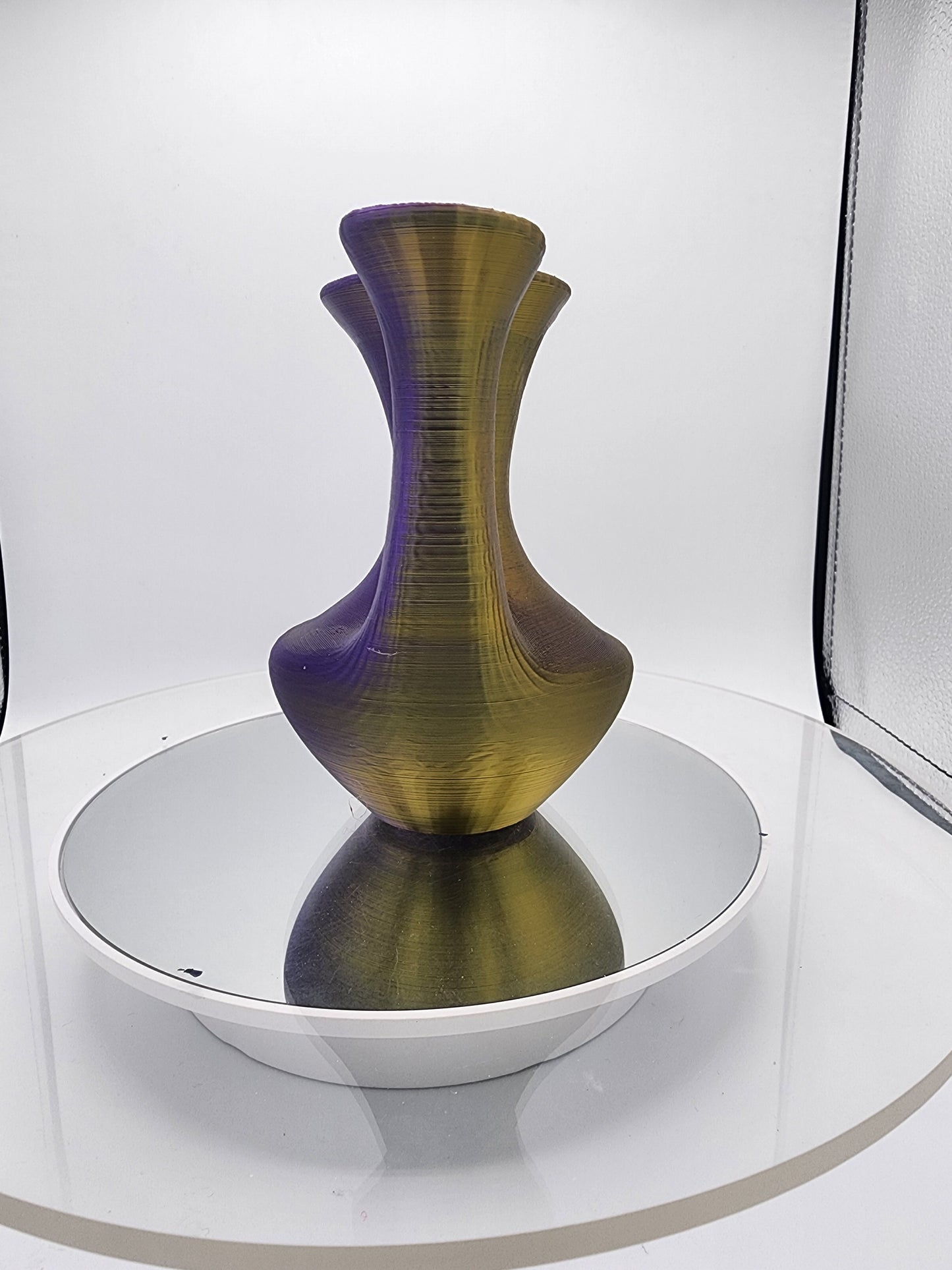 3D printed ODD looking decorative color-changing Vase.