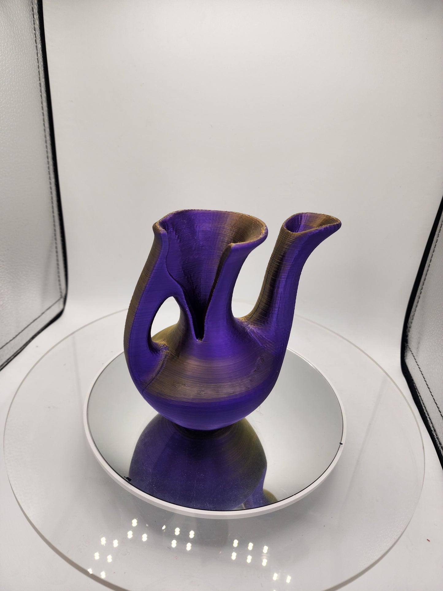 3D printed ODD looking decorative color-changing Vase.