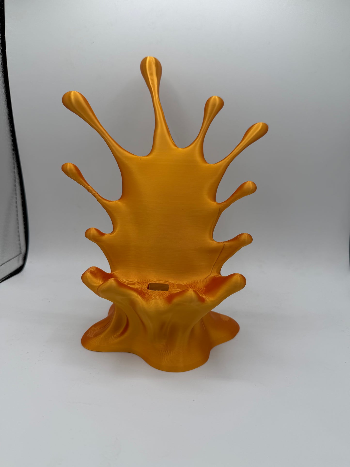 Splash Phone Holder – Make Waves on Your Desk