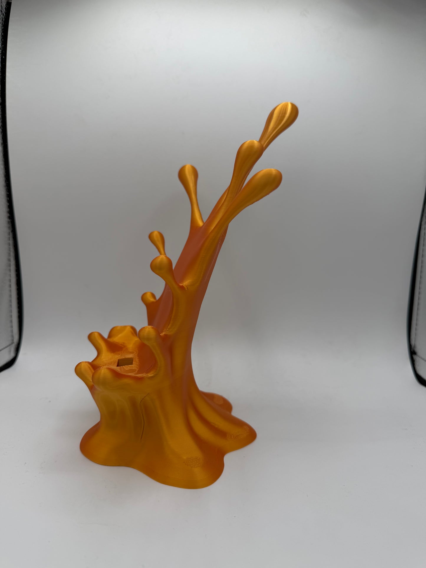 Splash Phone Holder – Make Waves on Your Desk