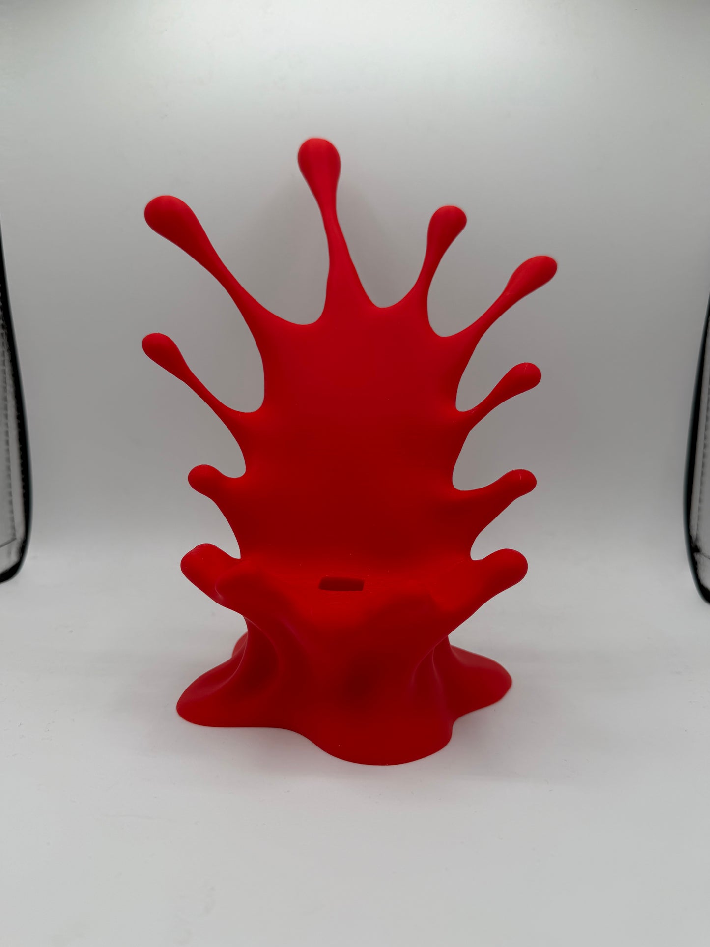 Splash Phone Holder – Make Waves on Your Desk