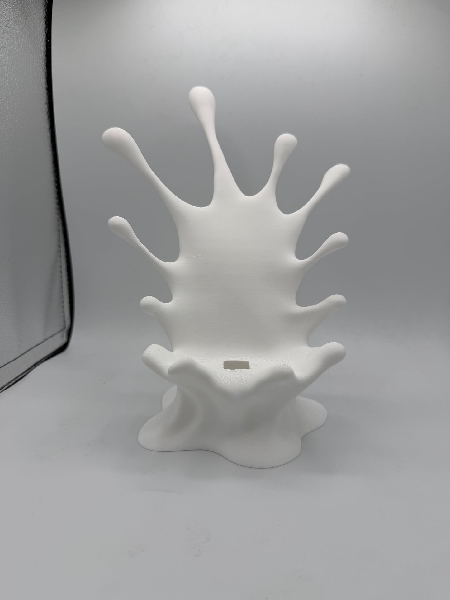 Splash Phone Holder – Make Waves on Your Desk