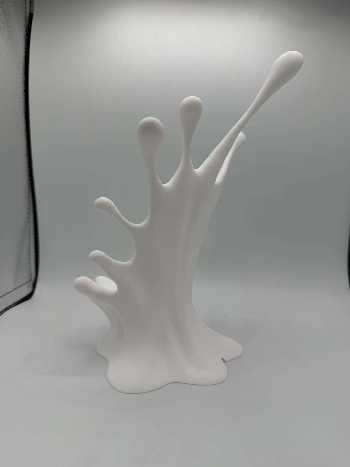 Splash Phone Holder – Make Waves on Your Desk