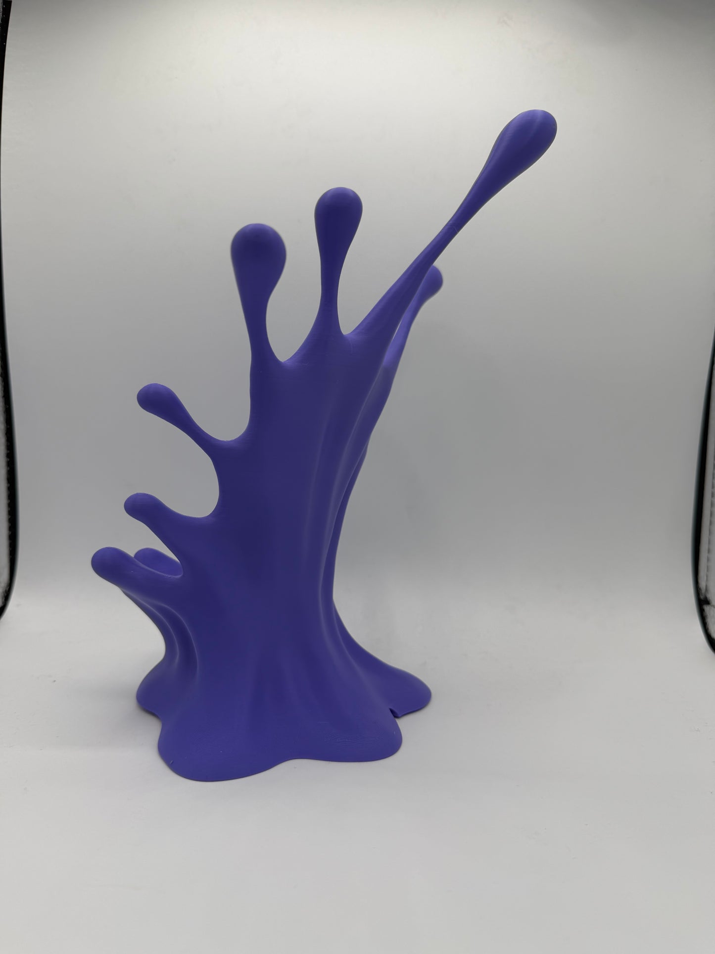 Splash Phone Holder – Make Waves on Your Desk