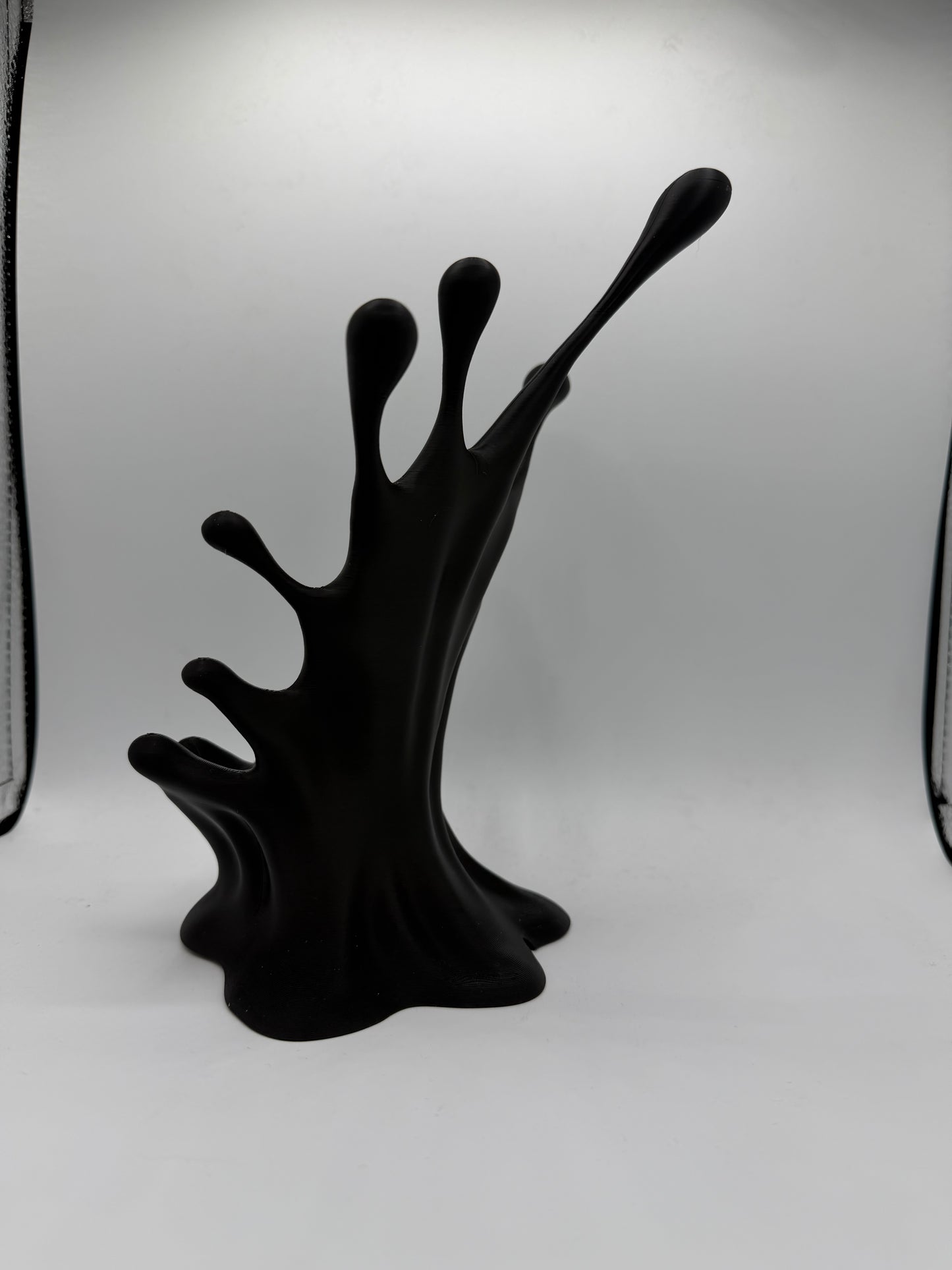 Splash Phone Holder – Make Waves on Your Desk
