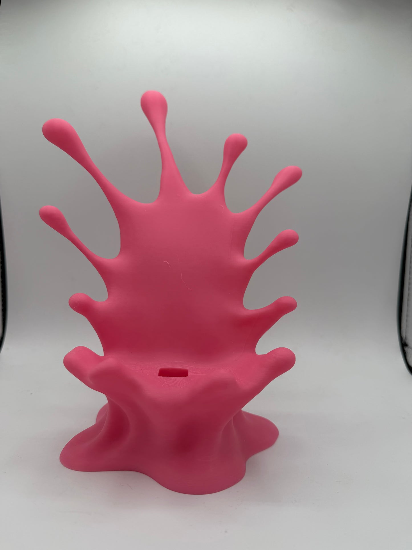 Splash Phone Holder – Make Waves on Your Desk